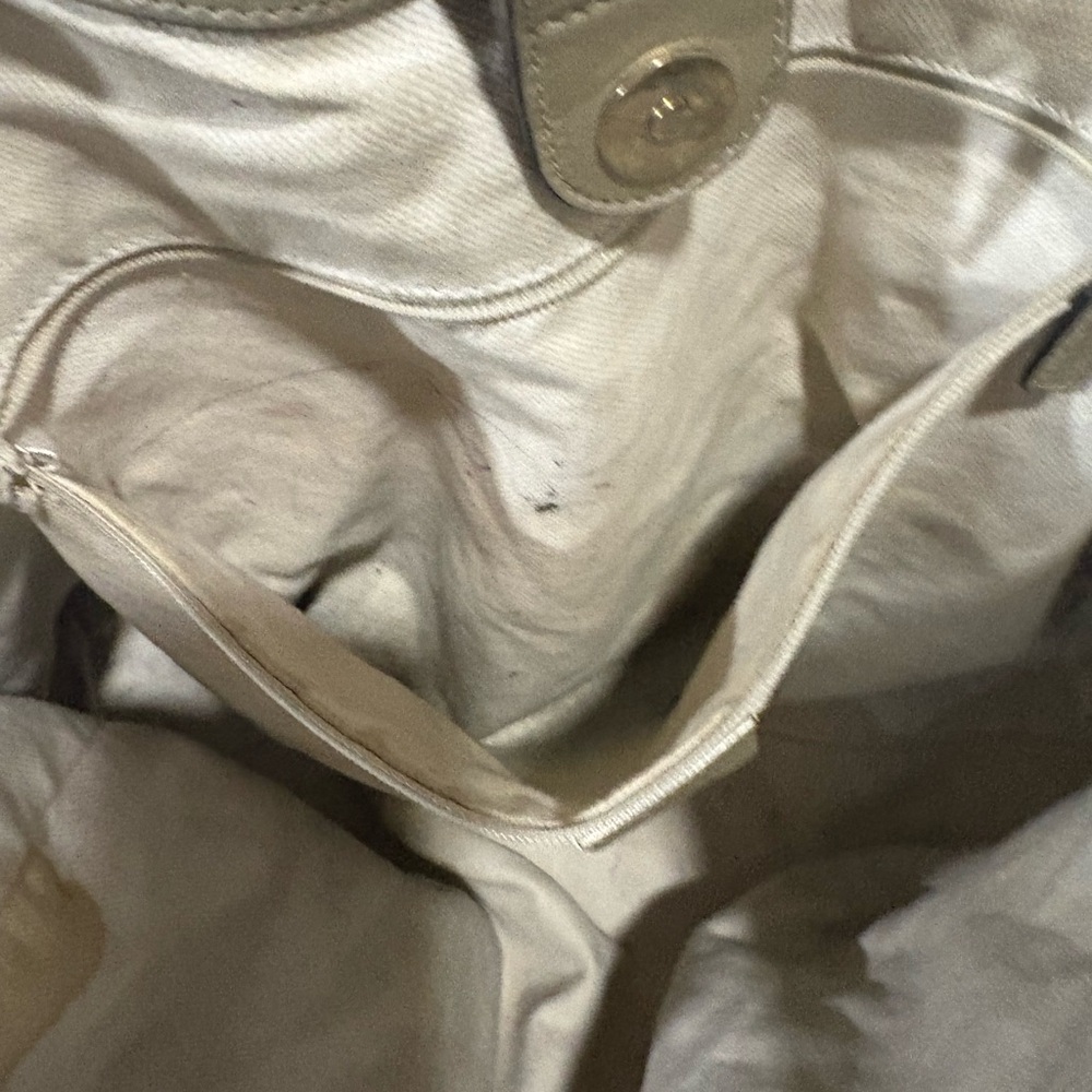 Gucci Beige GG Canvas Shoulder Bag - Picture 4 of 6
